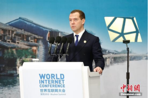 通讯：梅德韦杰夫为中俄互联网巨头当“红娘”