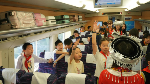 武铁首开研学列车 百趟专列助旅客顺畅出游