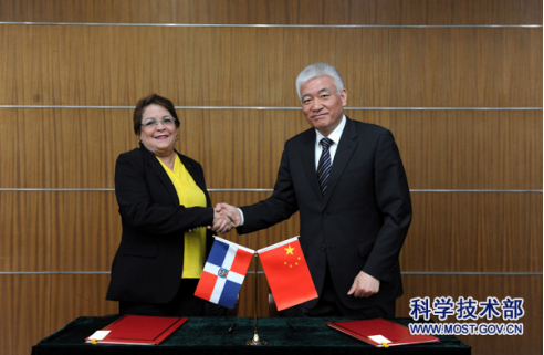 科技部部长王志刚会见多米尼加高等教育、科学和技术部部长亚历杭德里娜·赫尔曼